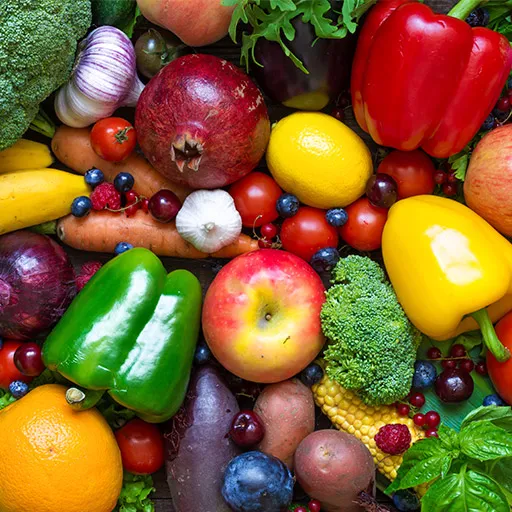 Frutas y verduras frescas de colores variados